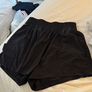 Vuori shorts women’s size small